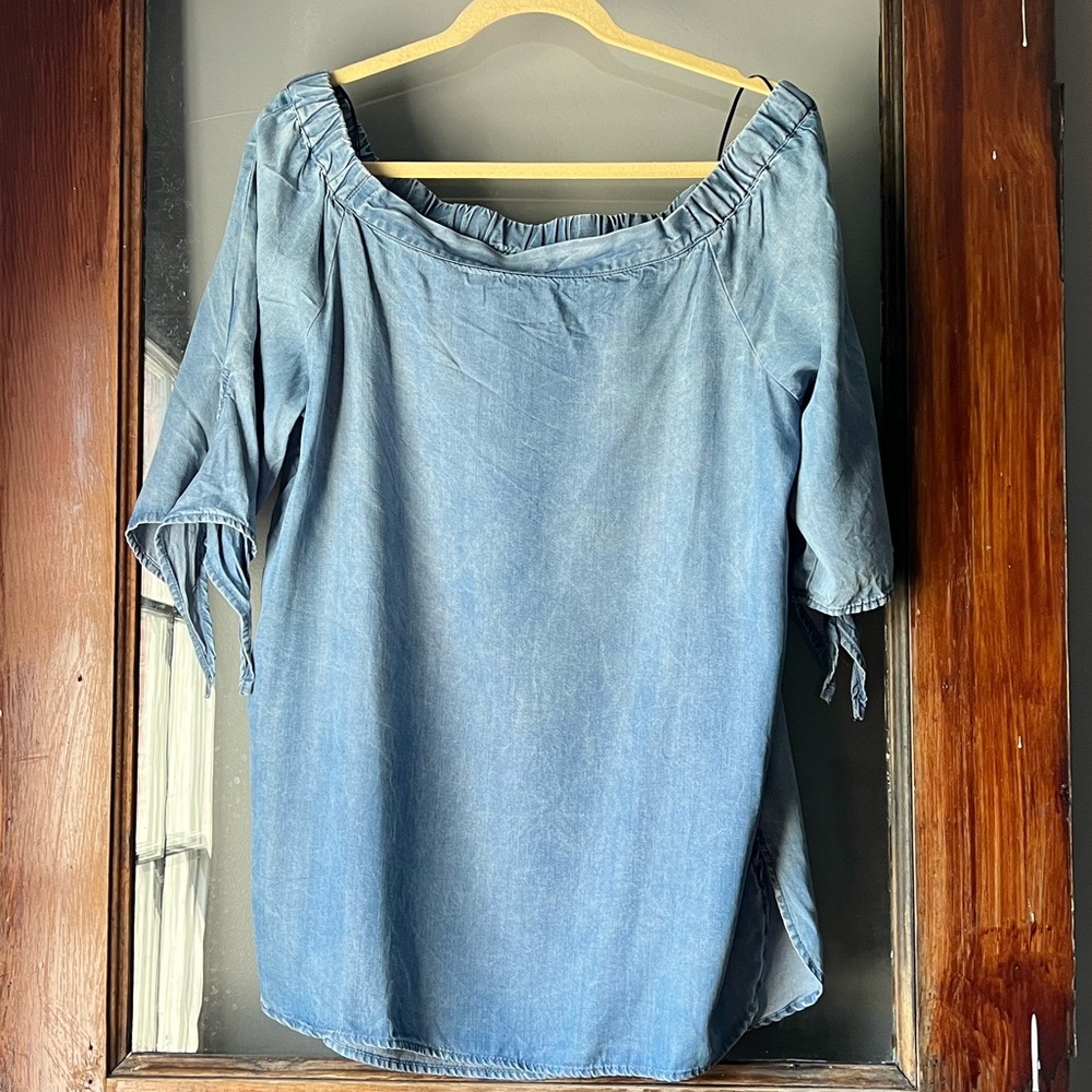 Denim top with tie 3/4 sleeve and square neck